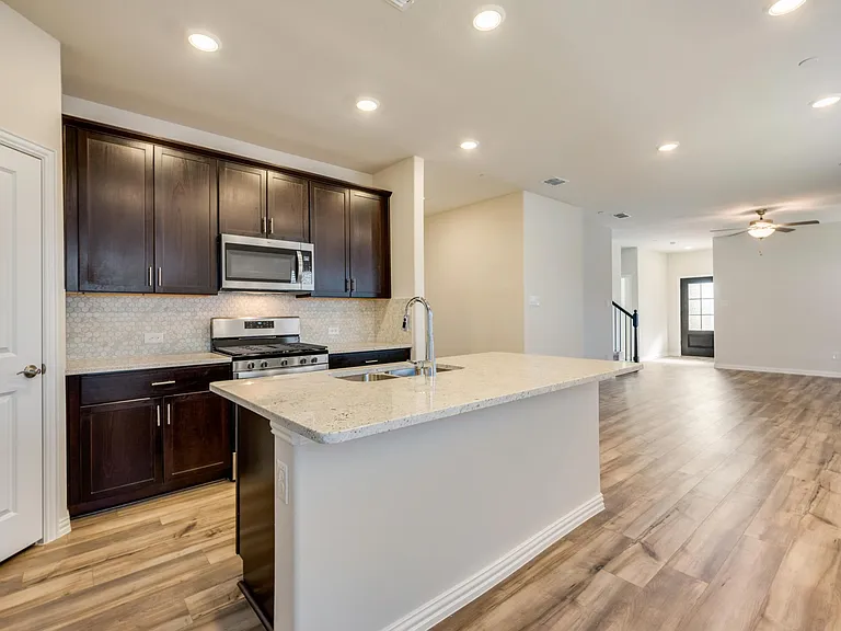 102 Monarch Way — Photo 11