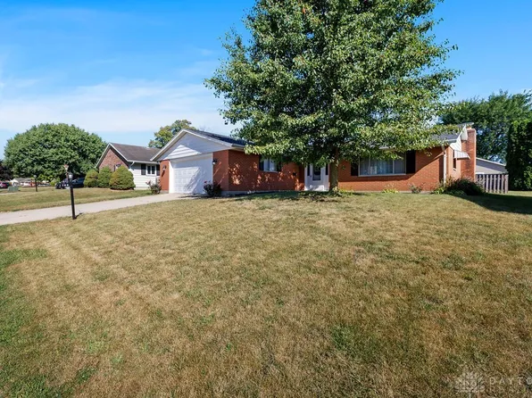 1708 Dubois Dr, Piqua, OH 45356