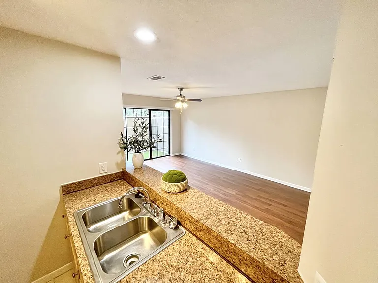 208 S Habana Ave — Photo 10