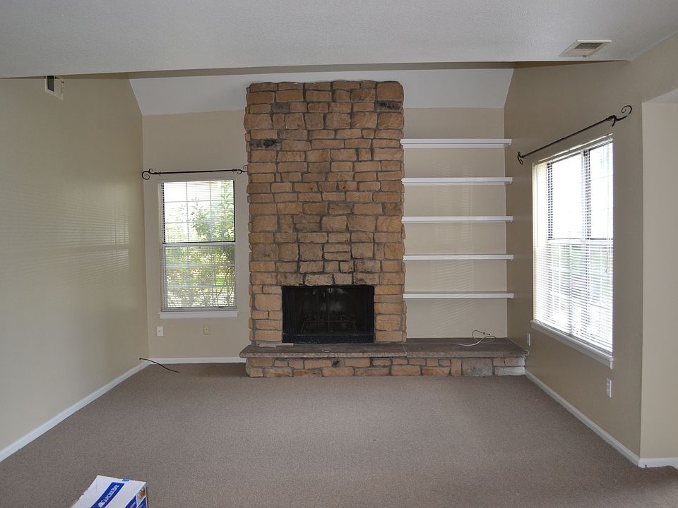 Living Room w/Fireplace