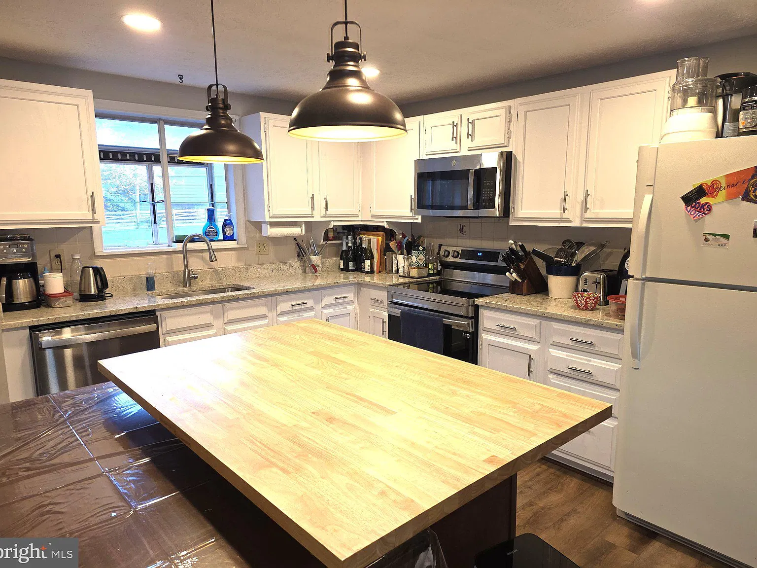 3 bed, 4.0 bath, 2080 sqft, $3,900 — Photo 4