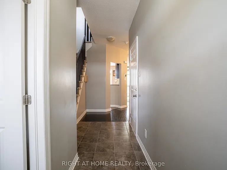 712 Brian Good Ave — Photo 2