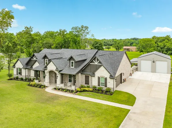 902 Redbird Ct, Angleton, TX 77515