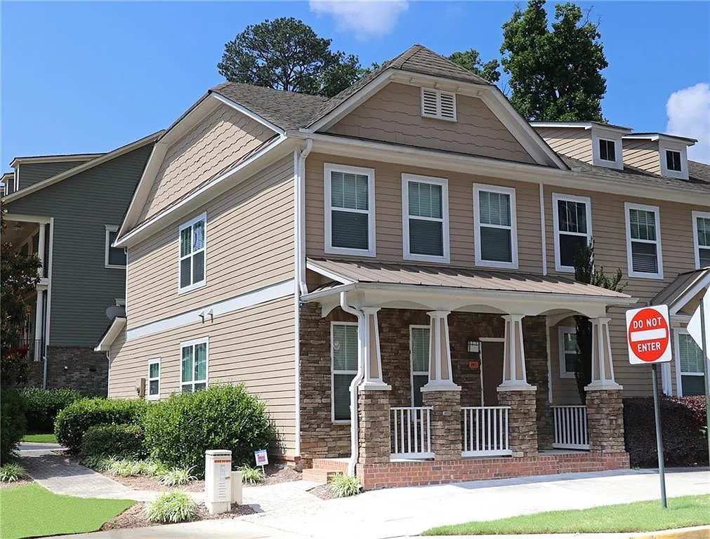 3 bed, 1970 sqft, $3,200 — Photo 1