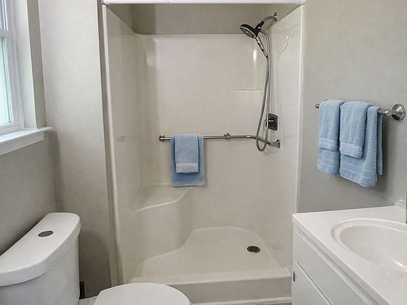 3rd image of 6409 Meadow Field Cir