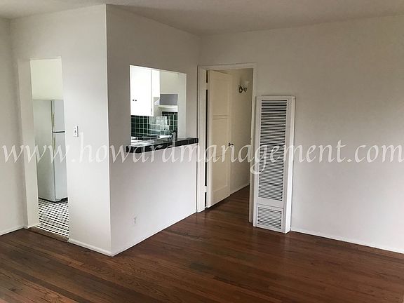 4th image of 2710 Bellevue Ave Unit 1