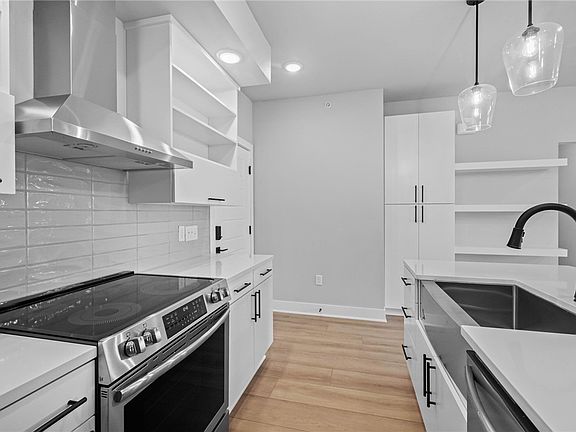 4th image of 3319 SE Mp Pkwy #202