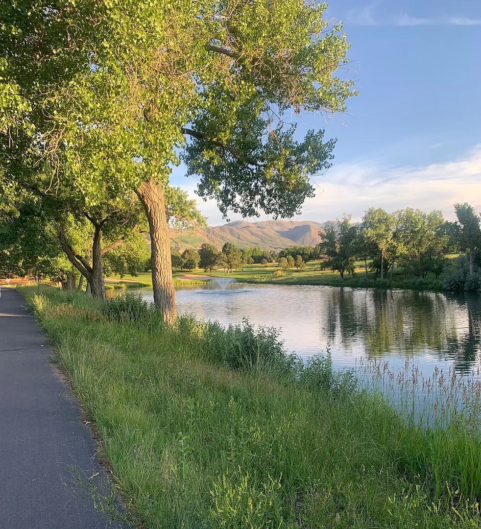 2 Bedroom Townhome in Kissing Camels with Golf Course views!! — Photo 4