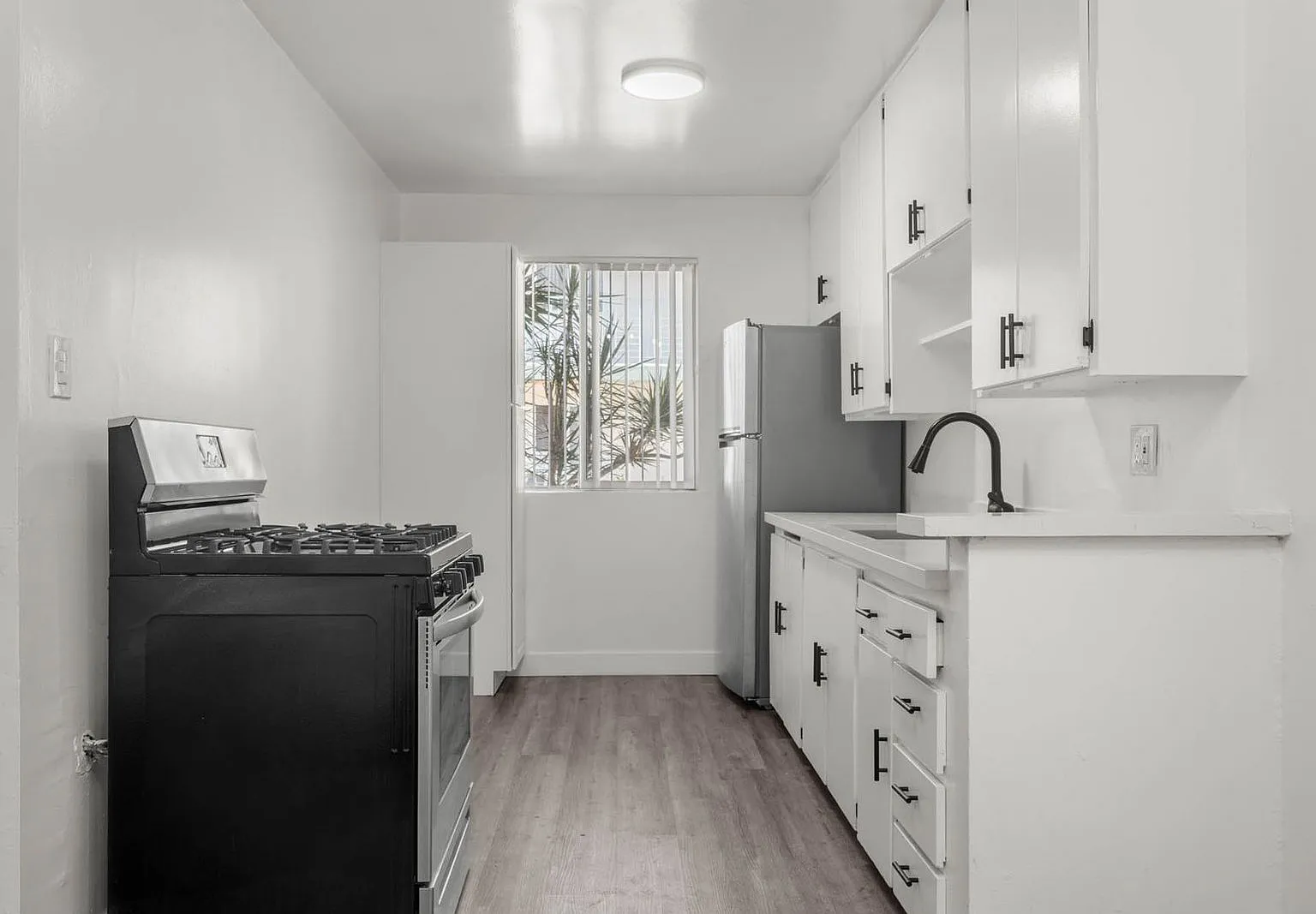 2 bed, 2.0 bath, 825 sqft, $2,062 — Photo 1
