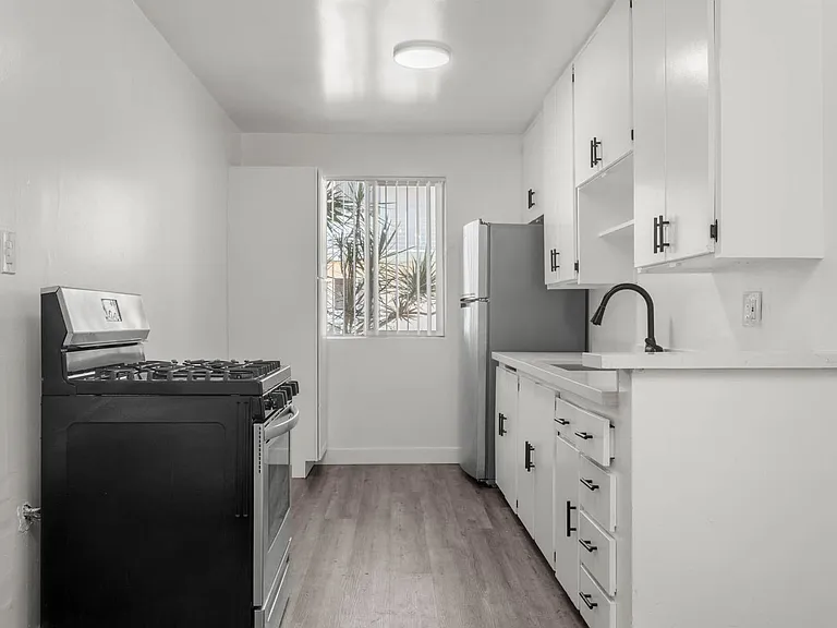 3933 Nicolet Ave #4A — Photo 1