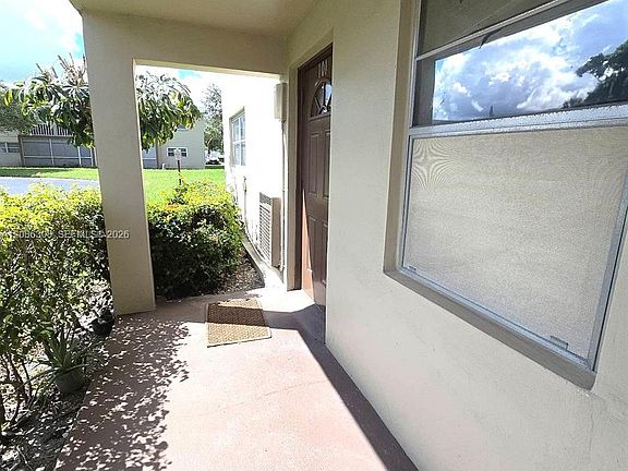 4th image of 601 NW 79th Ave APT 101