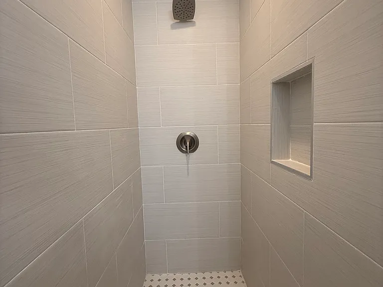 1515 E Rowland Ave — Photo 11