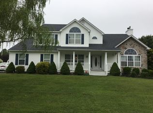 19 Bittersweet Ln, Center Moriches, NY 11934