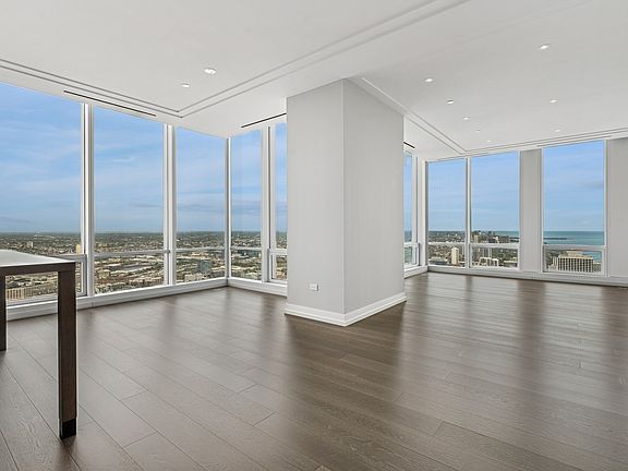 5th image of 14 W Superior St Unit 5504