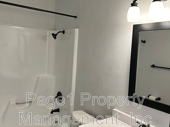 4th image of 2915 Grinnell Dr Unit 7