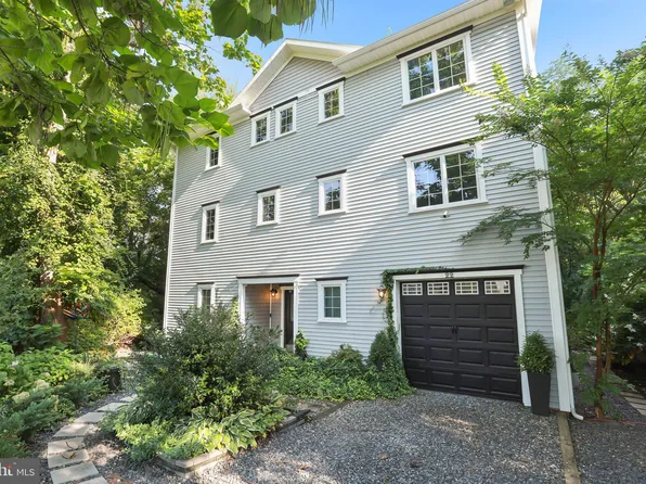 22 Birdsall St, Waretown, NJ 08758