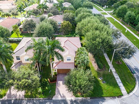5th image of 7672 Topiary Ave