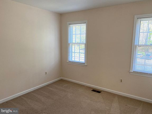 4th image of 15410 Groveside Ct