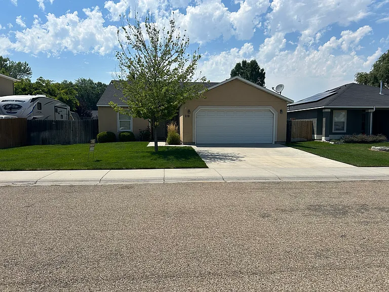 119 Midvale Ave — Photo 1
