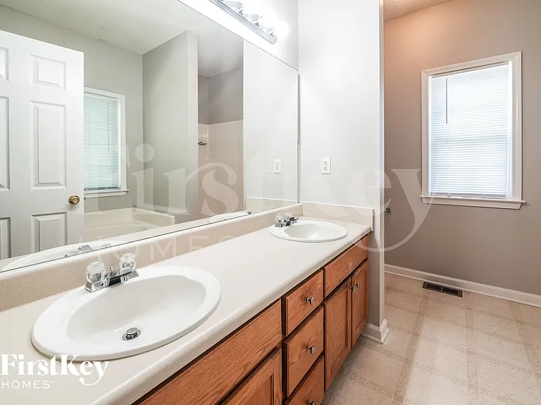 321 Sue Ct — Photo 13