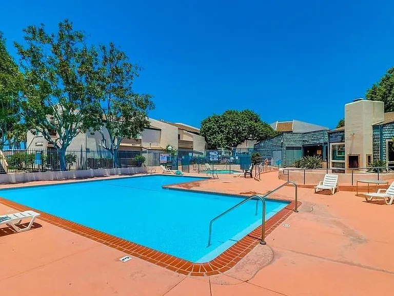 3250 Ashford St #E — Photo 10