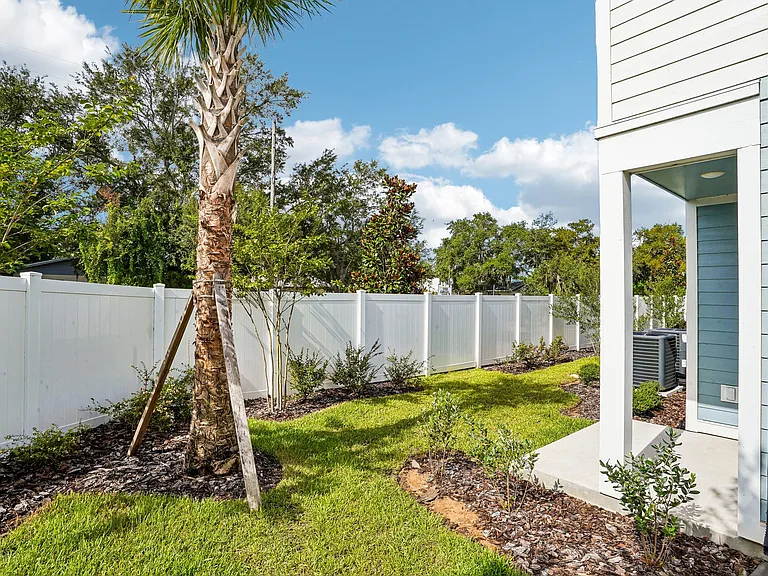Lake Tavares Apartments — Photo 45