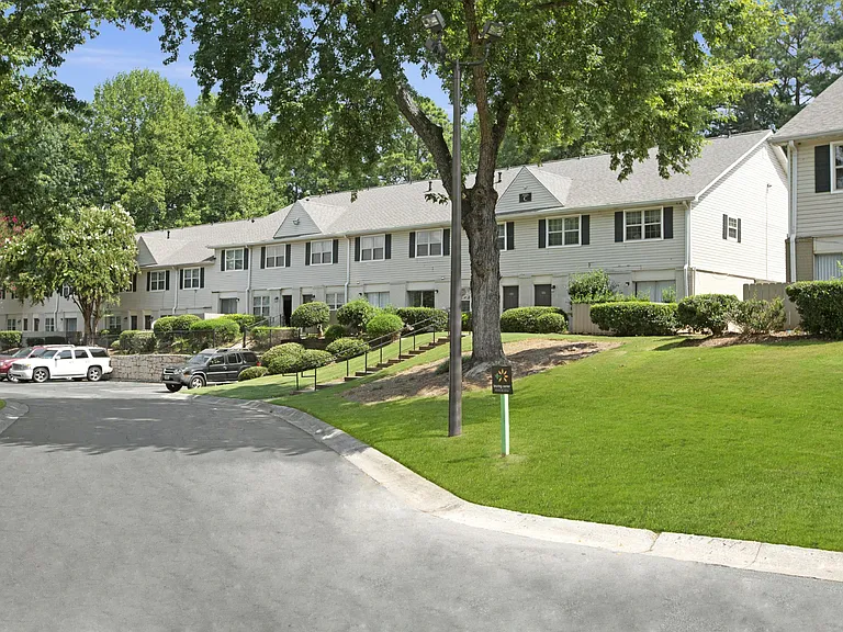 Dunwoody Glen — Photo 20