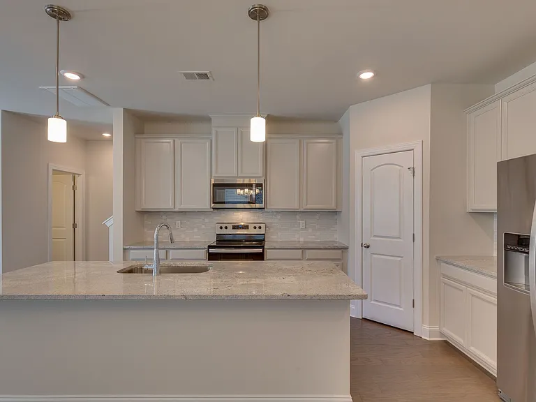 1006 McKee Ct — Photo 6