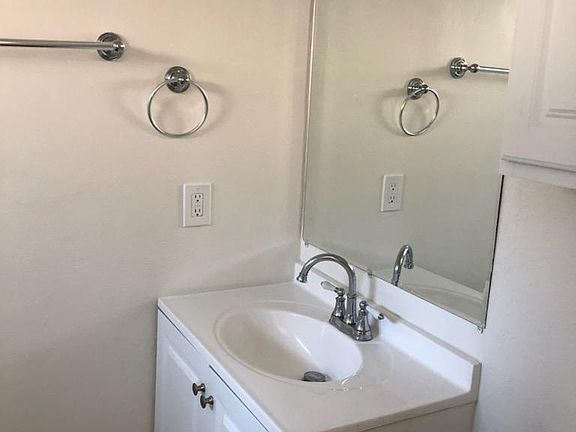 5th image of 440 S Oxford Ave APT 10