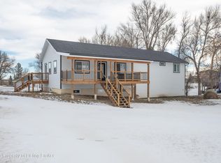 152 1st Ave NE, Dunn Center, ND 58626