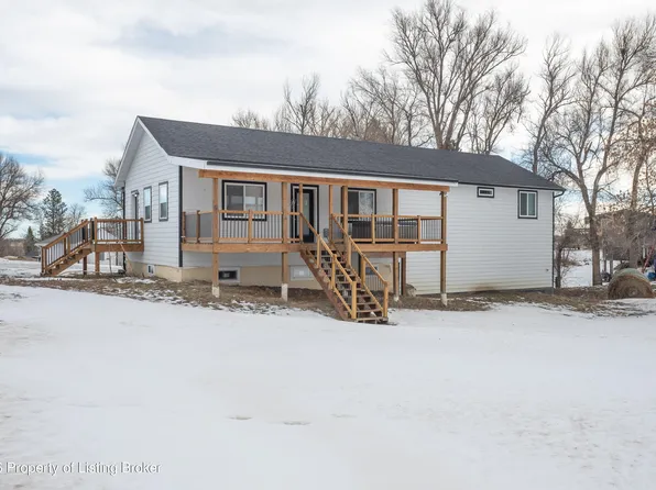 152 1st Ave NE, Dunn Center, ND 58626