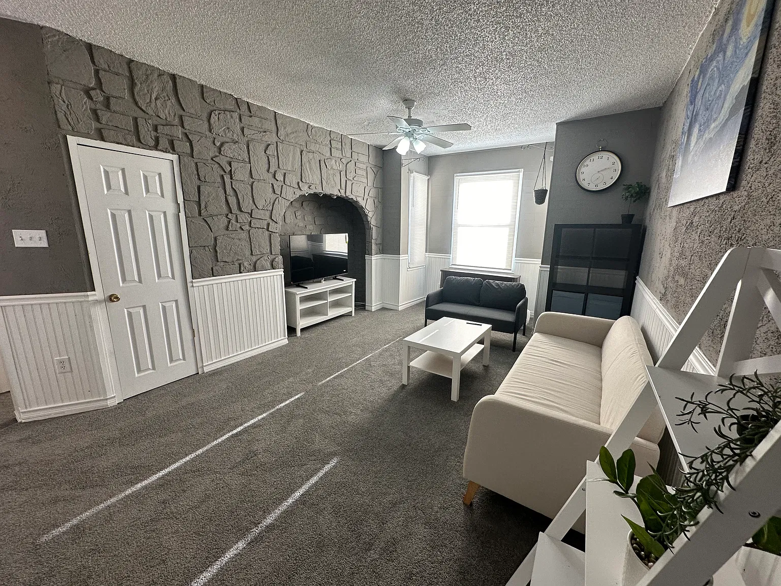 2 bed, 1000 sqft, $2,400 — Photo 2