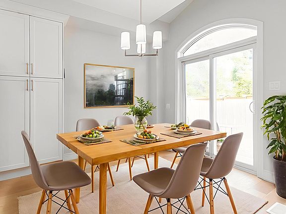 Dining Area with Raised Ceiling Walkout