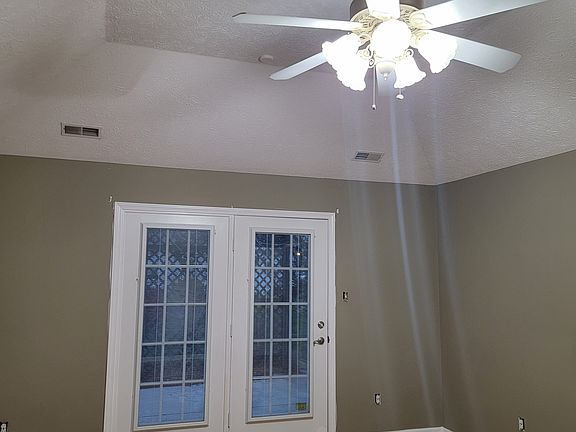 3rd image of 1746 Stonewall Cir