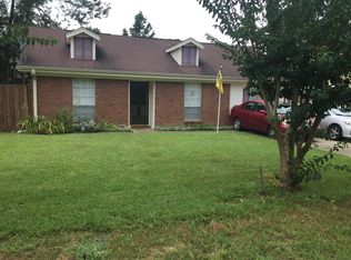 130 Fox Run Dr, Hattiesburg, MS 39402