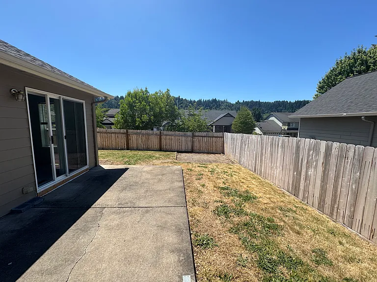 933 Pioneer Dr — Photo 17