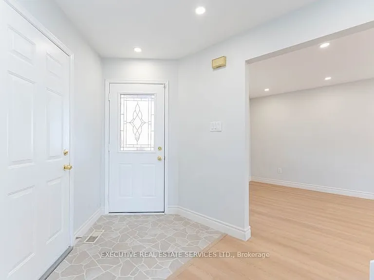 11 Upland Dr #UPPER — Photo 5