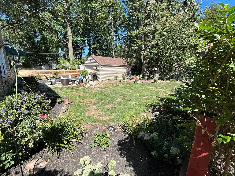 615 Parkside Dr — Photo 5