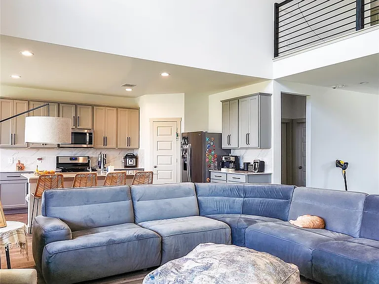 7219 Sunbreeze Ln — Photo 4