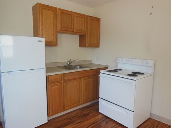 5th image of 225 Esco St