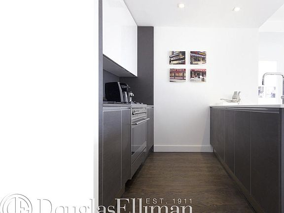 2nd image of 666 W End Ave APT 10N