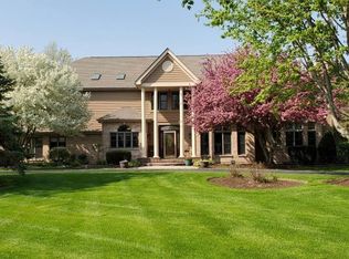 10N840 Oxford Ln, Elgin, IL 60124