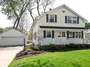 W67N718 Evergreen Blvd, Cedarburg, WI 53012