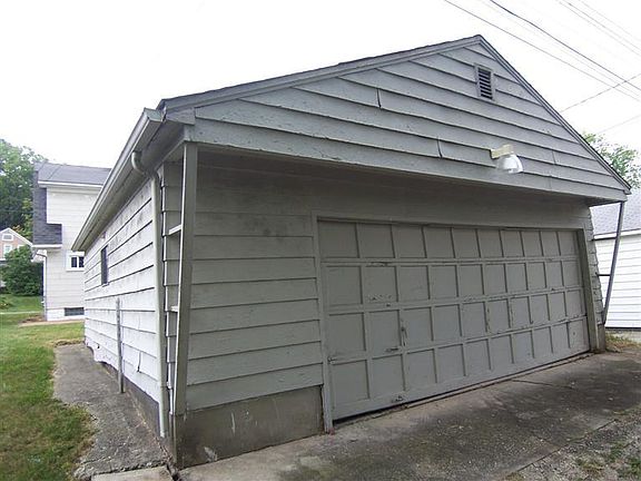 3rd image of 210 Odlin Ave