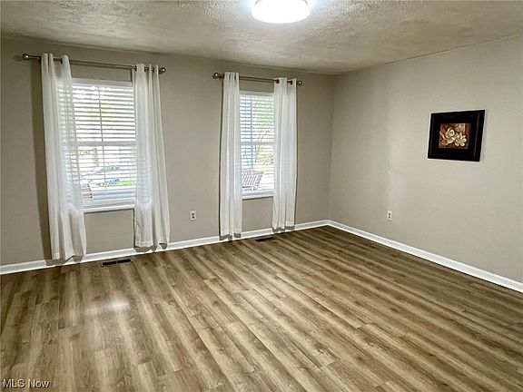 4th image of 626 4th St
