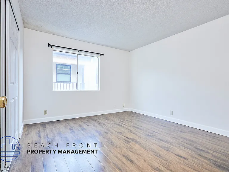 744 Rose Ave. — Photo 13