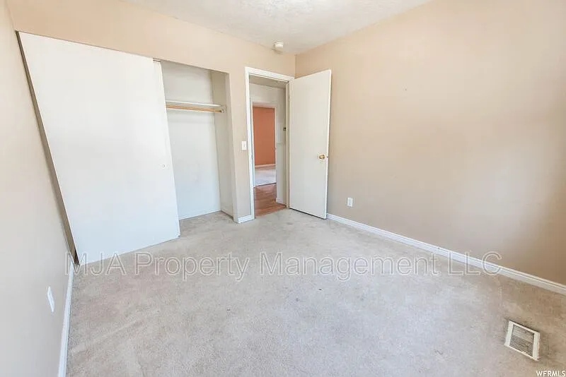 3 bed, 2.0 bath, 1789 sqft, $2,095 — Photo 4