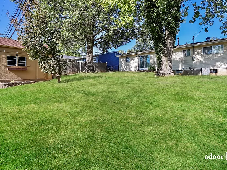 2140 Danelle Dr — Photo 15