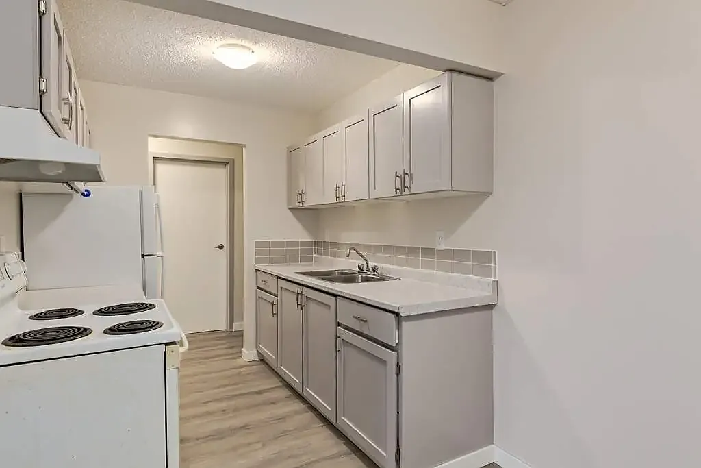 Jason Apartments — Photo 3