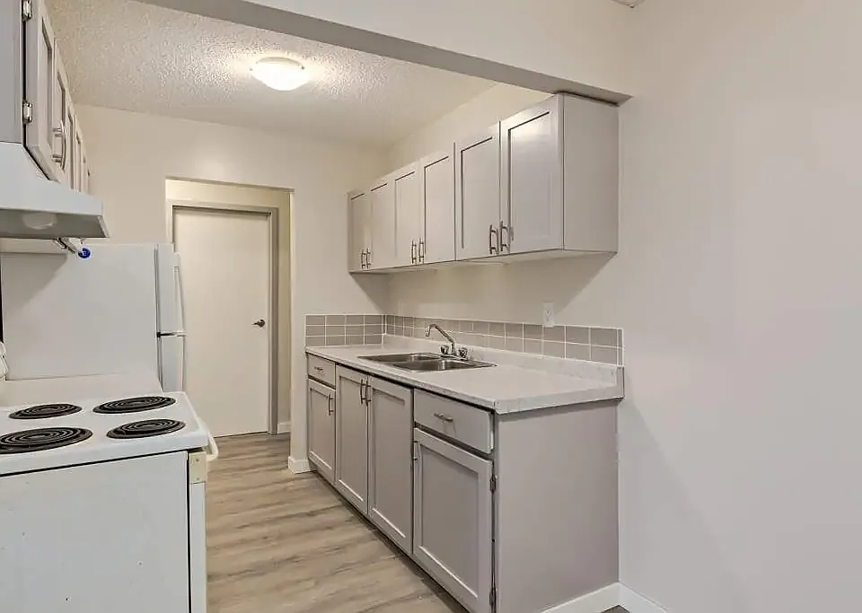 2526 Thompson Cres SE